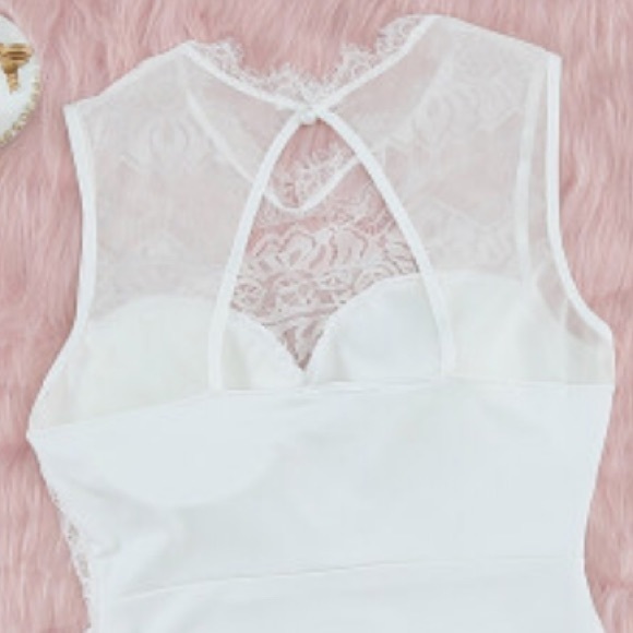 White Lace high neck bodysuit with keyhole open back NEW - Picture 7 of 7